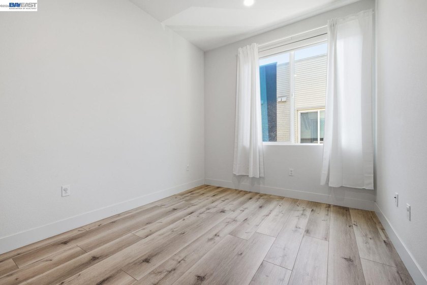 Modern 2019-built townhouse offering 2 bedrooms, 2.5 bathrooms - photo 30