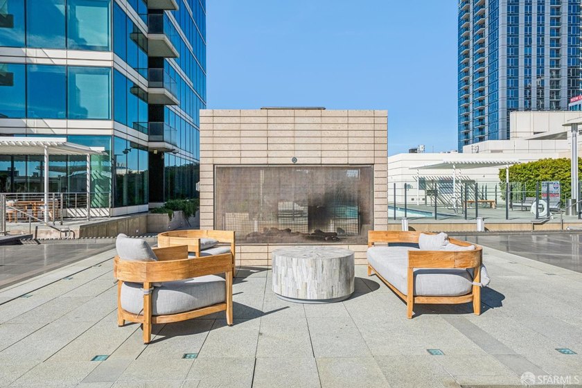 A sophisticated 1-bedroom, 1-bathroom condo at The Harrison - photo 44