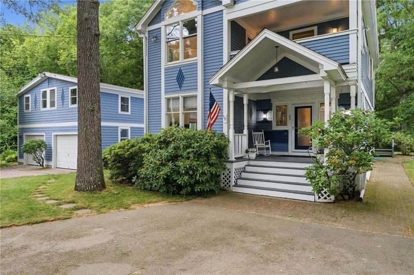 BEAUTIFUL CUSTOM BUILT HOME ON A CUL-DE-SAC WITH 1.6 ACRES OF - photo 2