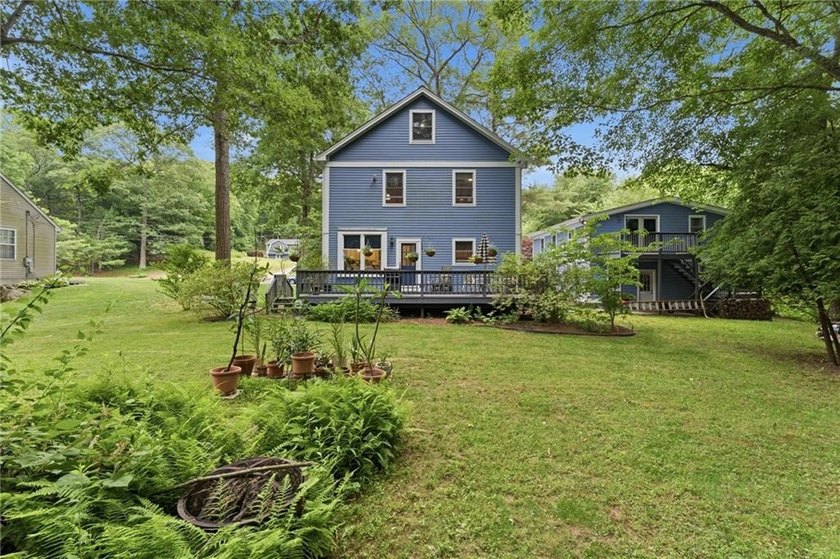 BEAUTIFUL CUSTOM BUILT HOME ON A CUL-DE-SAC WITH 1.6 ACRES OF - photo 5