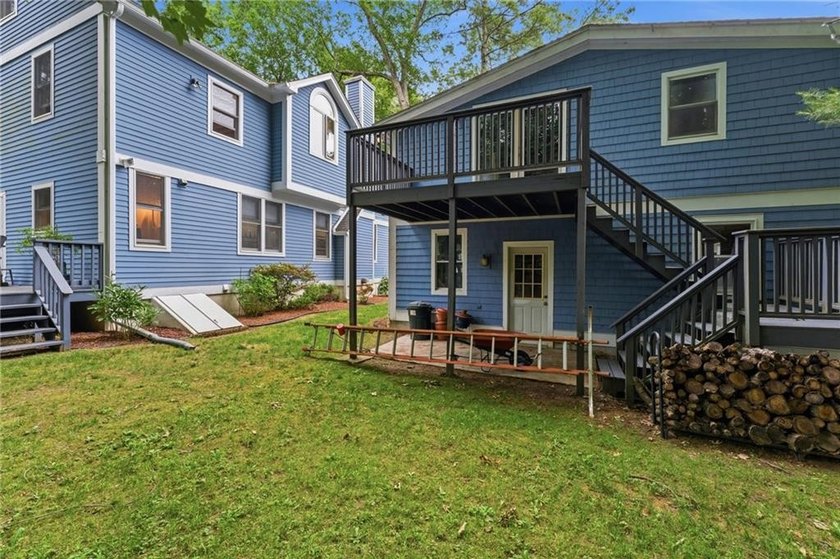 BEAUTIFUL CUSTOM BUILT HOME ON A CUL-DE-SAC WITH 1.6 ACRES OF - photo 7
