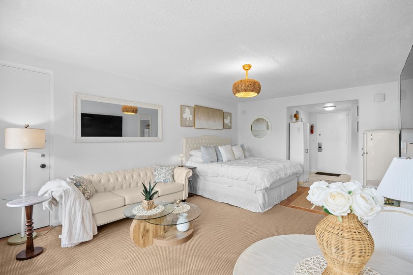Rare top floor unit at St. John's Inn, perfectly positioned just - photo 5