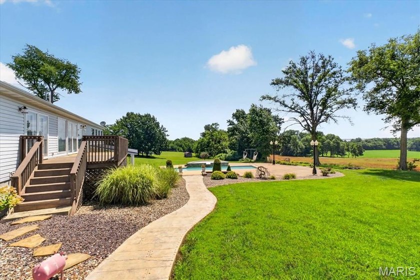 Welcome to your own private retreat near Carlyle Lake! Situated - photo 31