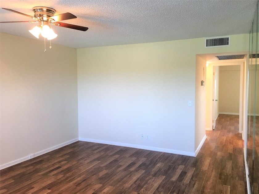 GREAT INVESTMENT! RENTED TO A LONG TERM TENANT. GET INCOME ON - photo 11