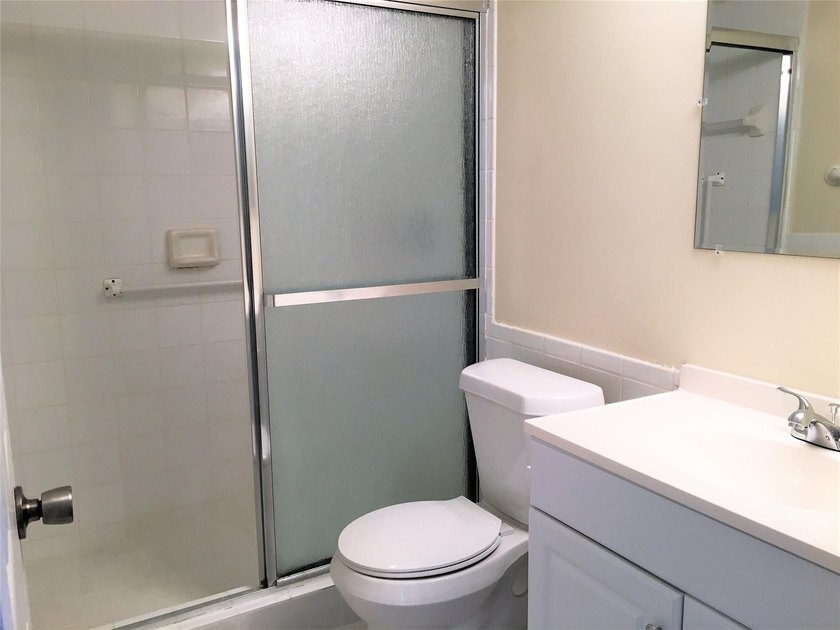 GREAT INVESTMENT! RENTED TO A LONG TERM TENANT. GET INCOME ON - photo 15