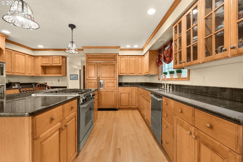 Quality craftsmanship and thoughtful design come together in - photo 15