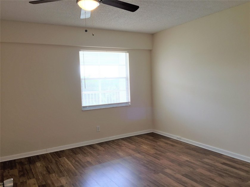 GREAT INVESTMENT! RENTED TO A LONG TERM TENANT. GET INCOME ON - photo 16