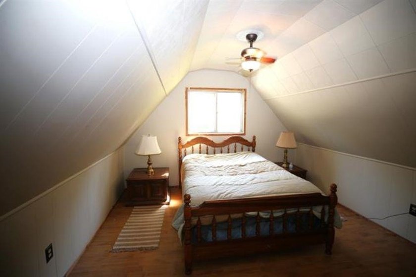 Welcome to this super cozy, cabin feeling, A-frame sitting at - photo 17