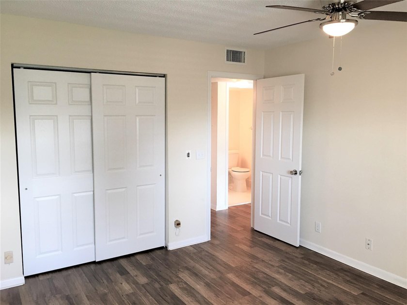 GREAT INVESTMENT! RENTED TO A LONG TERM TENANT. GET INCOME ON - photo 18