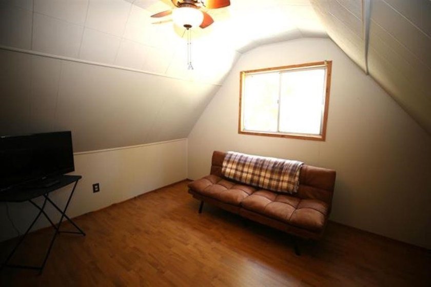 Welcome to this super cozy, cabin feeling, A-frame sitting at - photo 19