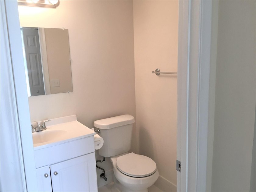 GREAT INVESTMENT! RENTED TO A LONG TERM TENANT. GET INCOME ON - photo 19