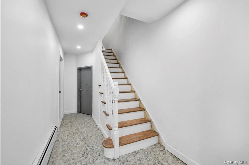 Fully renovated, new granite kitchen, all new bathroom fixture - photo 4