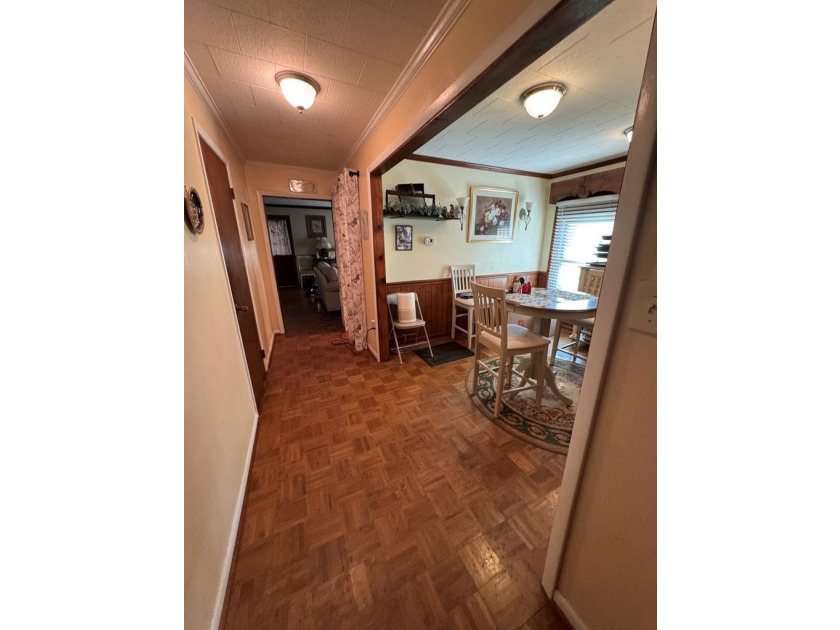 This 3/2 SWGA home is centrally located 10 miles south of - photo 5
