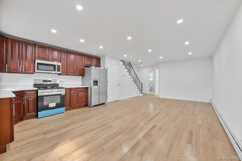 Fully renovated, new granite kitchen, all new bathroom fixture - photo 6