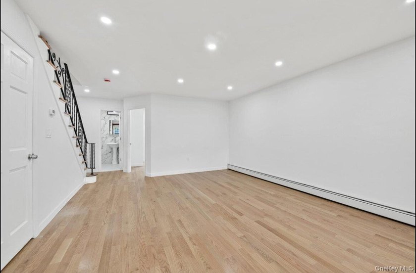 Fully renovated, new granite kitchen, all new bathroom fixture - photo 7