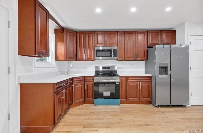 Fully renovated, new granite kitchen, all new bathroom fixture - photo 9