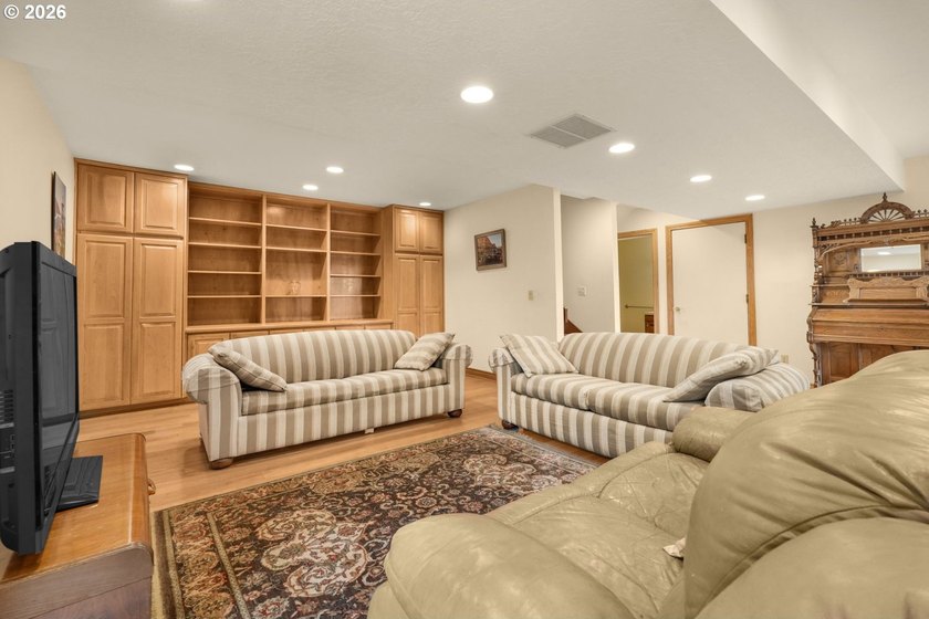 Quality craftsmanship and thoughtful design come together in - photo 34