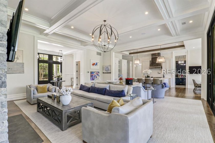8 Anson Park Road East is an estate that simply leaves an - photo 12