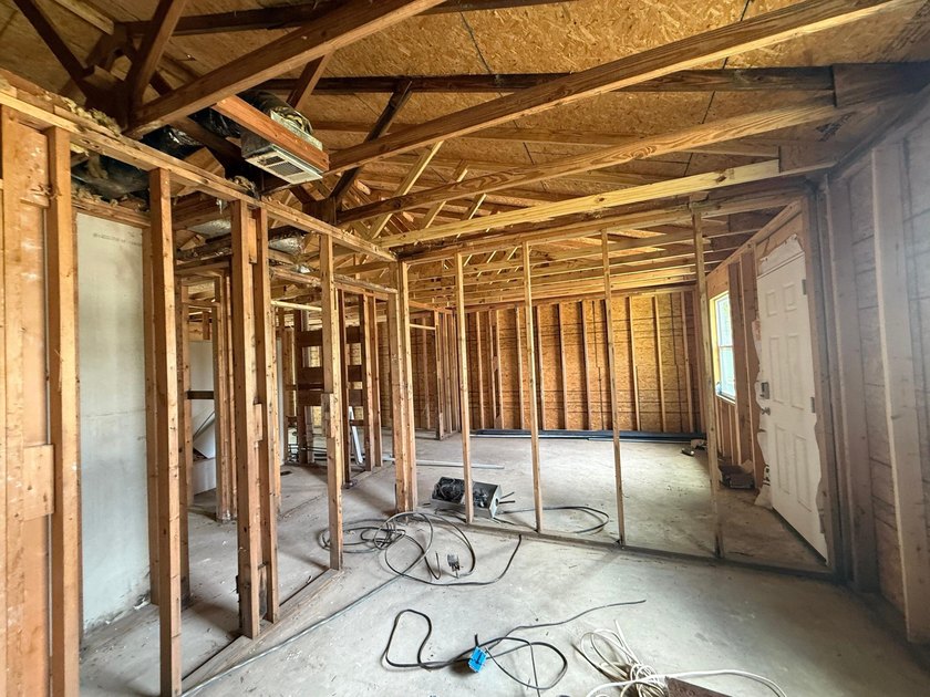Investor Special! This partially renovated gem in Panama City is - photo 21