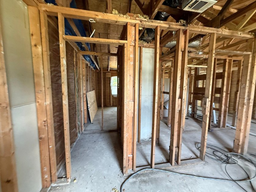 Investor Special! This partially renovated gem in Panama City is - photo 22