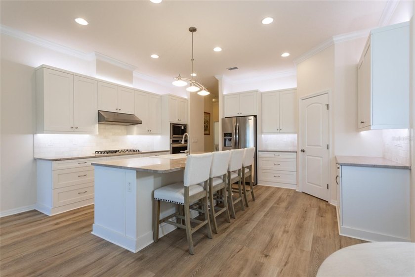 Experience refined coastal living in this exceptional residence! - photo 8