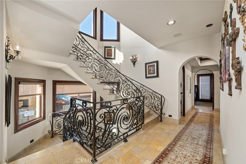 Set directly on the sand, this extraordinary Long Beach - photo 22