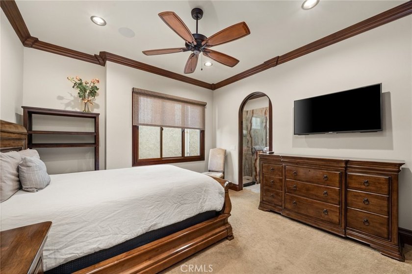 Set directly on the sand, this extraordinary Long Beach - photo 23