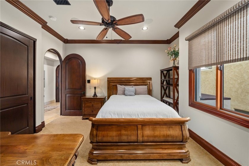 Set directly on the sand, this extraordinary Long Beach - photo 25