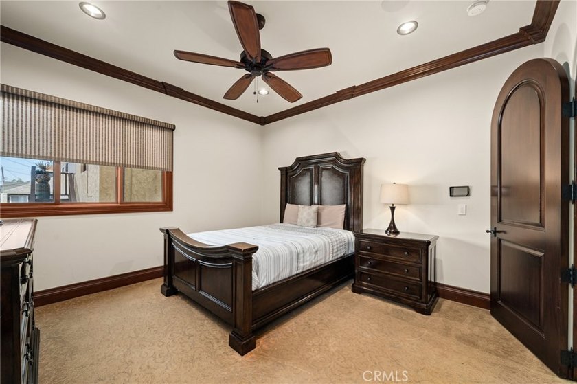 Set directly on the sand, this extraordinary Long Beach - photo 26