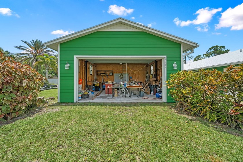 Discover the charm and character of this custom-built cedar home - photo 28