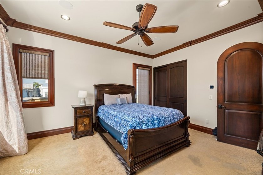 Set directly on the sand, this extraordinary Long Beach - photo 30