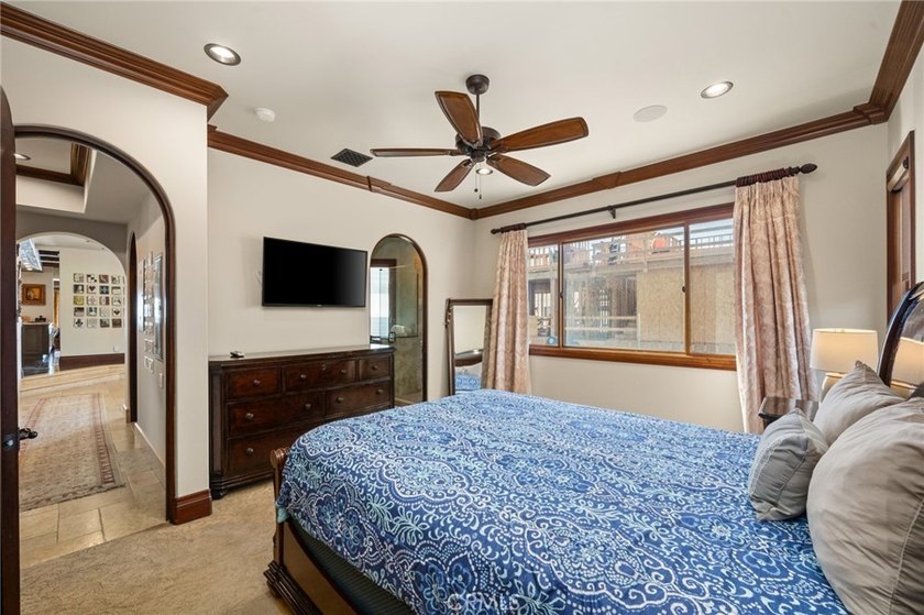 Set directly on the sand, this extraordinary Long Beach - photo 31