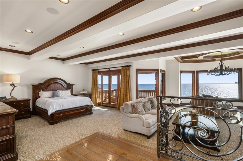 Set directly on the sand, this extraordinary Long Beach - photo 40