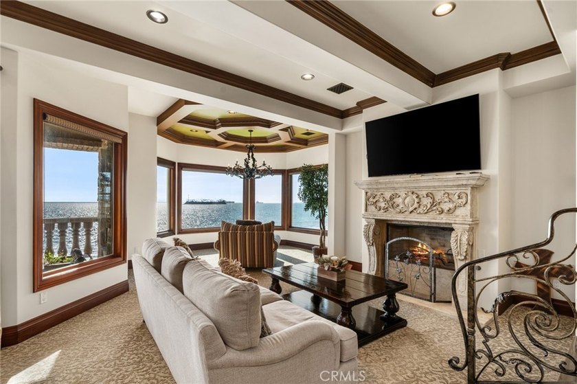 Set directly on the sand, this extraordinary Long Beach - photo 41
