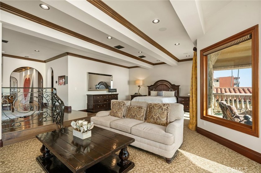 Set directly on the sand, this extraordinary Long Beach - photo 43