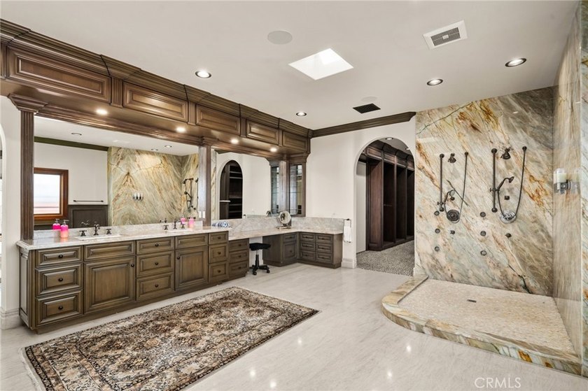 Set directly on the sand, this extraordinary Long Beach - photo 44