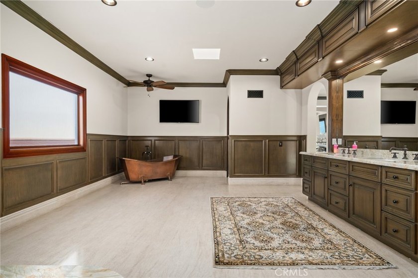 Set directly on the sand, this extraordinary Long Beach - photo 47