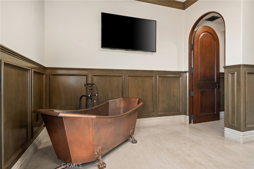 Set directly on the sand, this extraordinary Long Beach - photo 48