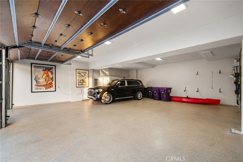 Set directly on the sand, this extraordinary Long Beach - photo 49