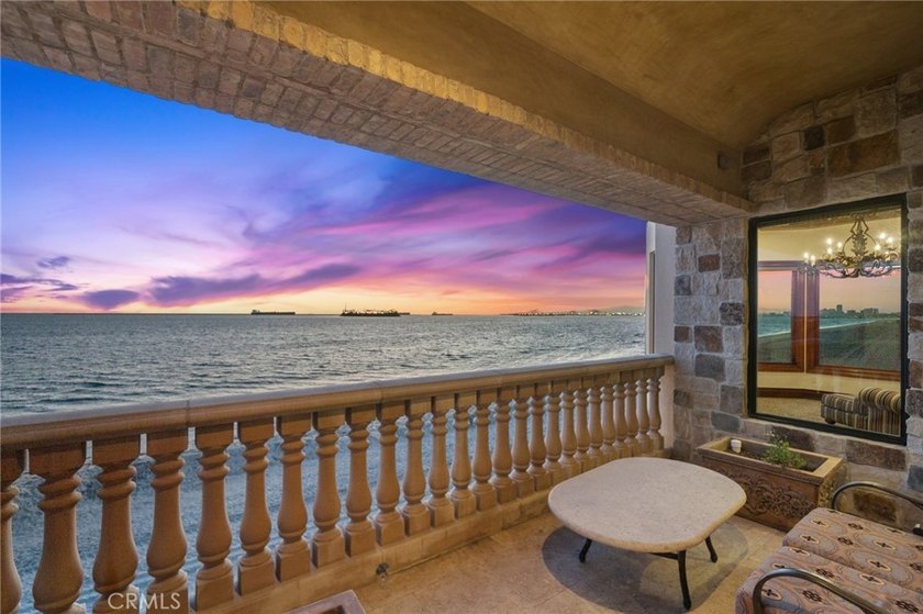 Set directly on the sand, this extraordinary Long Beach - photo 54