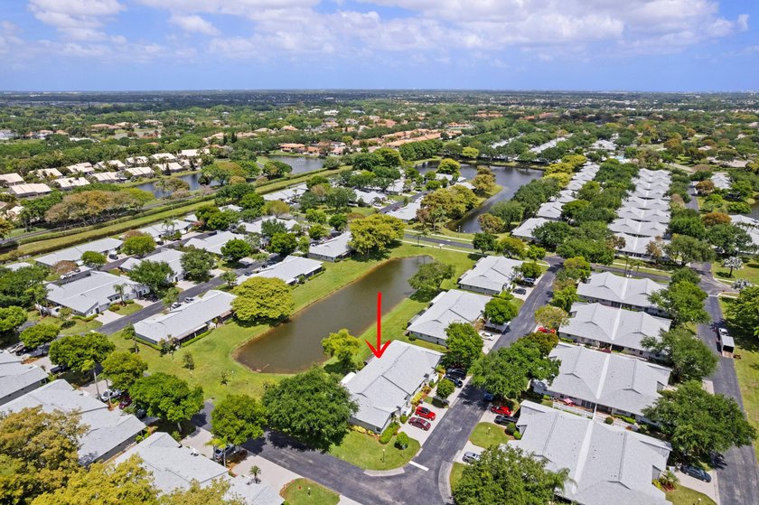 ABSOLUTELY GORGEOUS WATERFRONT VILLA | PRESTIGIOUS 55+ COMMUNITY - photo 3