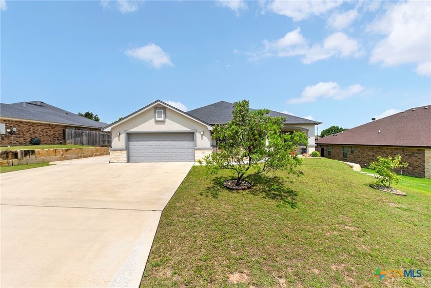 Welcome to 2527 Alpine Fir Drive in Harker Heights, where - photo 3