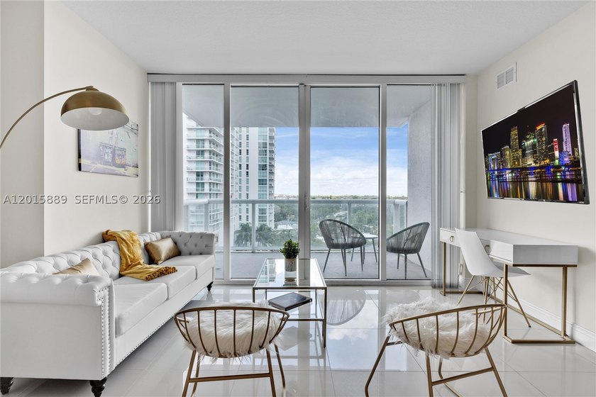 Discover the perfect blend of luxury, comfort, and convenience - photo 4