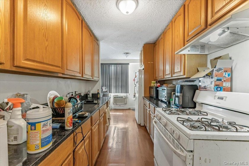 Step into this beautiful one-bedroom in a high rise building - photo 5