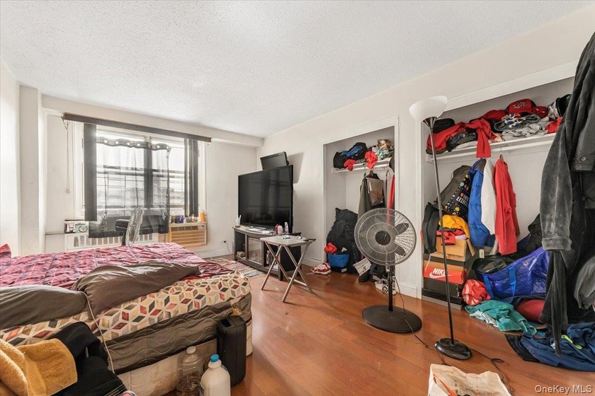 Step into this beautiful one-bedroom in a high rise building - photo 6