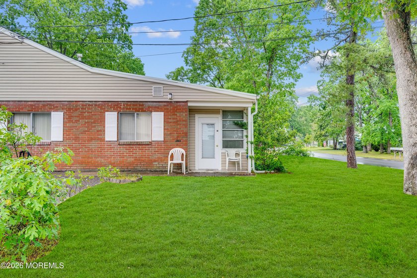 This charming one-bedroom, one-bath residence offers a spacious - photo 5
