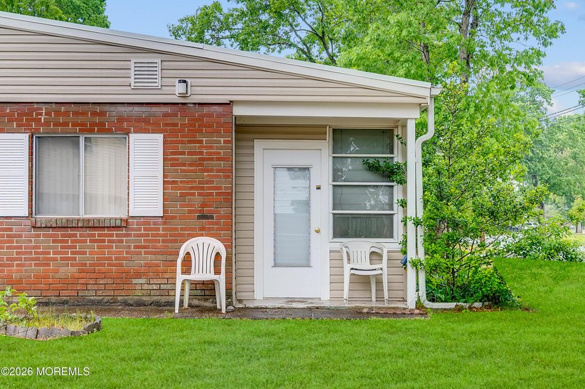 This charming one-bedroom, one-bath residence offers a spacious - photo 6