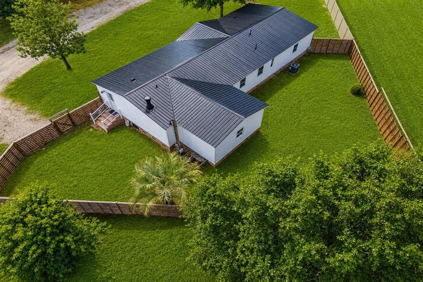 Completely Renovated Home on your owned 1/2 Acre lot with No HOA - photo 2