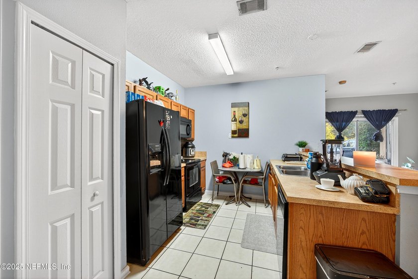 Investors Special, 2-bedroom, 2-bath condo located in the - photo 5
