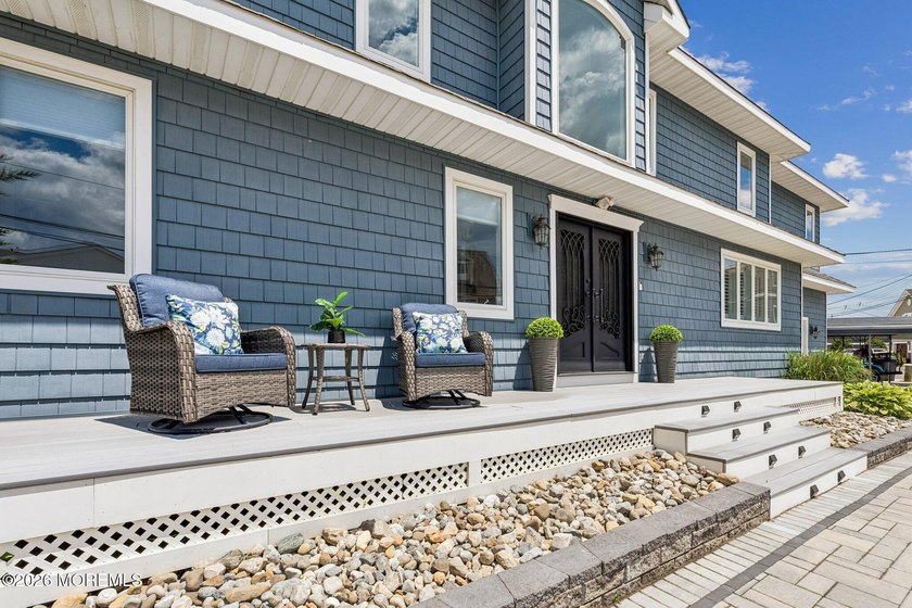 Fabulous waterfront BEACH home on sought-after Chadwick Island! - photo 3
